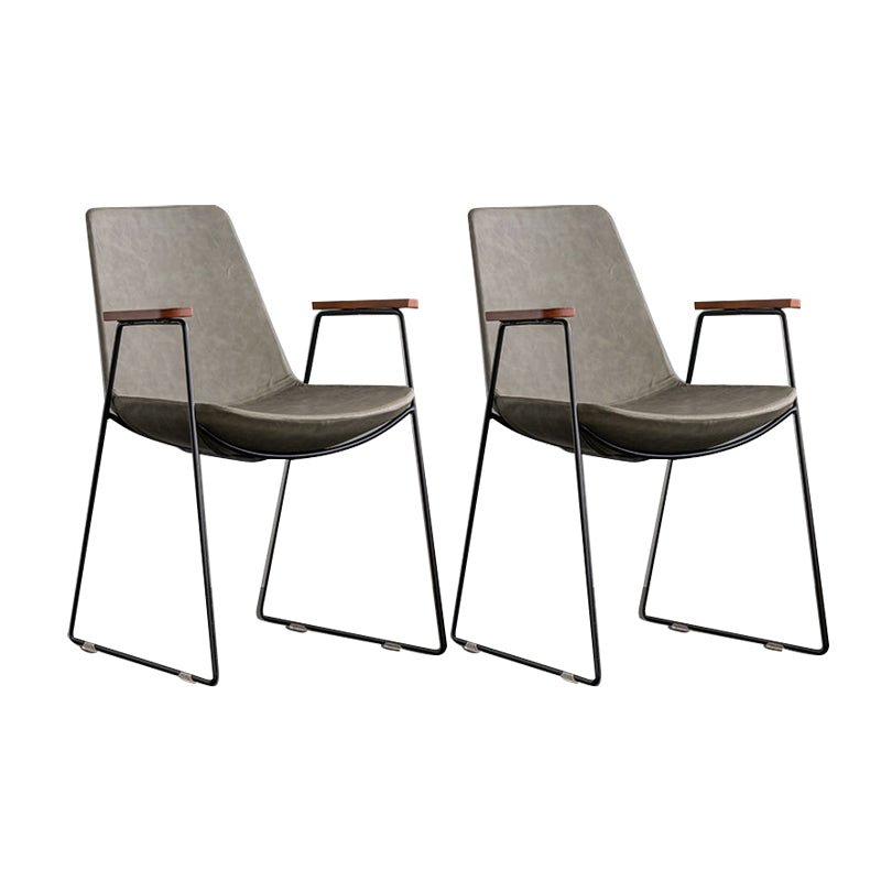 Silla auxiliar de comedor con respaldo sólido de diseño escandinavo Silla auxiliar de comedor de cuero