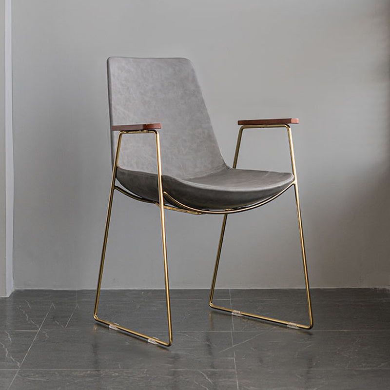 Silla auxiliar de comedor con respaldo sólido de diseño escandinavo Silla auxiliar de comedor de cuero