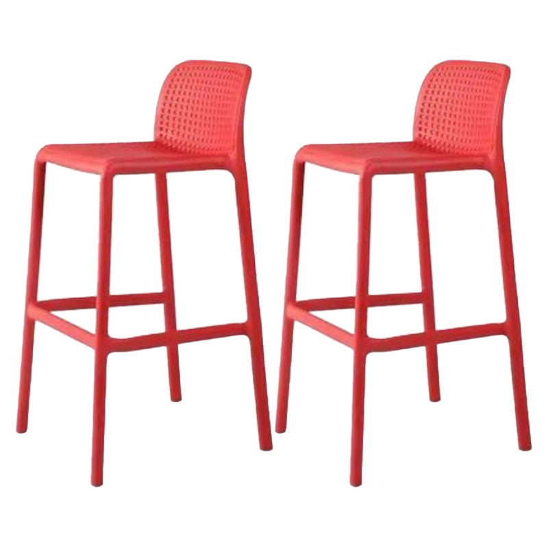 Taburete de bar de plástico contemporáneo, taburete de bar Bristol con reposapiés y respaldo bajo