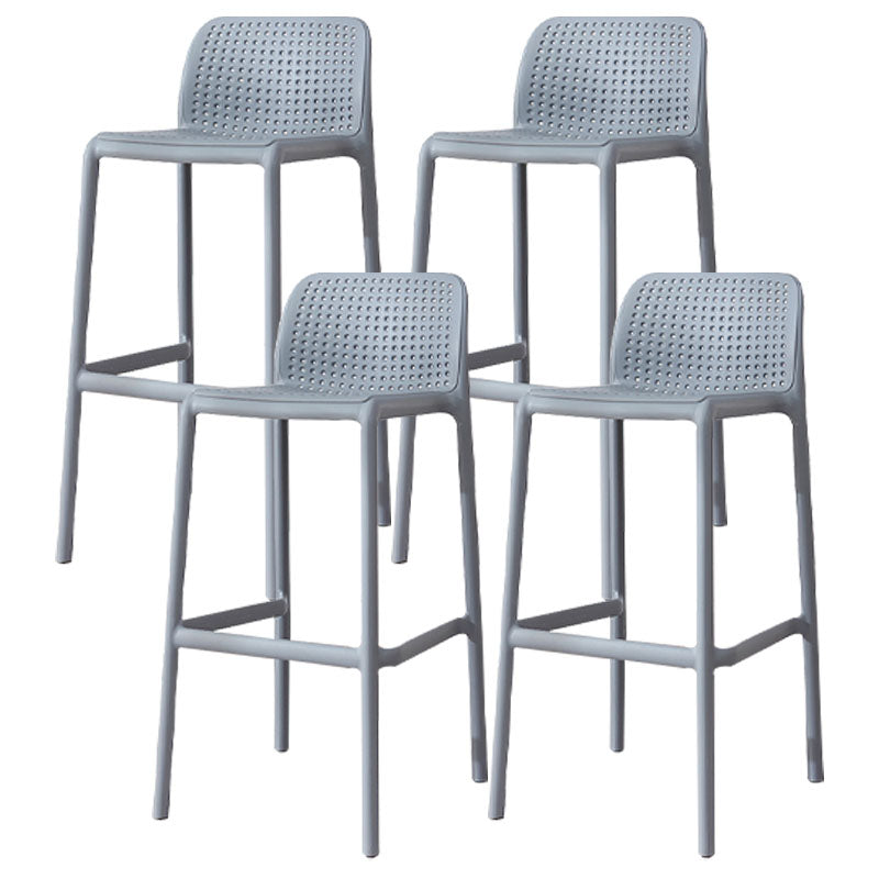 Taburete de bar de plástico contemporáneo, taburete de bar Bristol con reposapiés y respaldo bajo