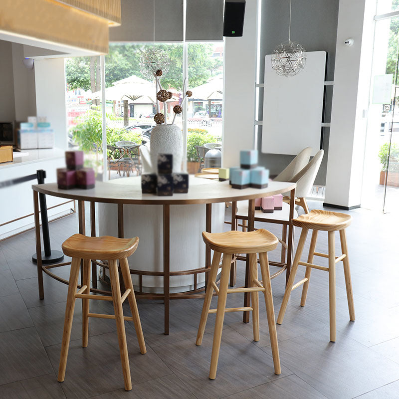 Barhocker im Industriestil, Holzbeine, Sattelsitz, Barhocker für Restaurantbar