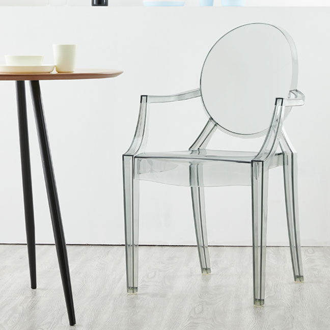 Sedia da pranzo con braccio di plastica contemporaneo.