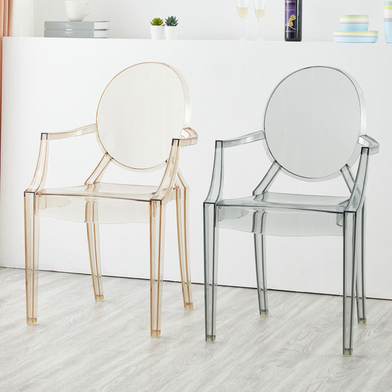 Sedia da pranzo con braccio di plastica contemporaneo.