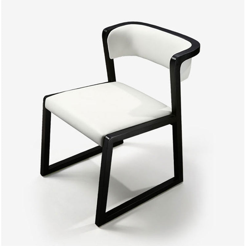 Cocina de estilo moderno, silla de comedor de madera con respaldo abierto, sillas laterales sin brazos