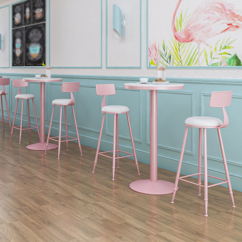 Moderner Barhocker aus Eisen mit Fußstütze, Milk Tea Shop, rosa Barhocker, 76,2 cm
