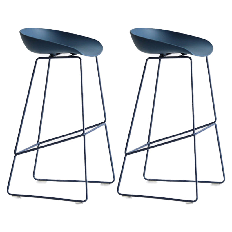 Moderner Barhocker mit Schlittenbeinen, PP-Schalensitz-Barhocker für Thekenbar