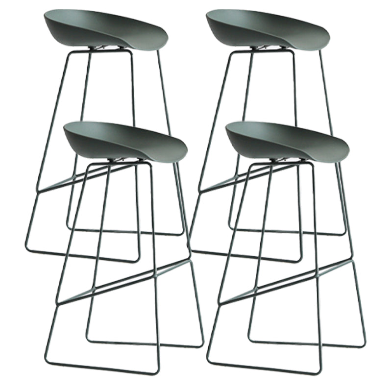 Moderner Barhocker mit Schlittenbeinen, PP-Schalensitz-Barhocker für Thekenbar