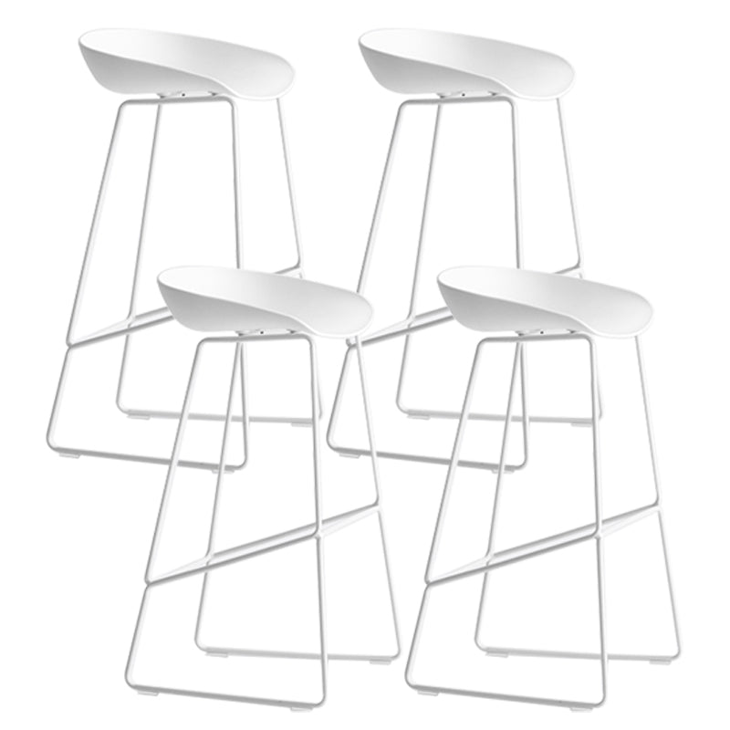 Moderner Barhocker mit Schlittenbeinen, PP-Schalensitz-Barhocker für Thekenbar
