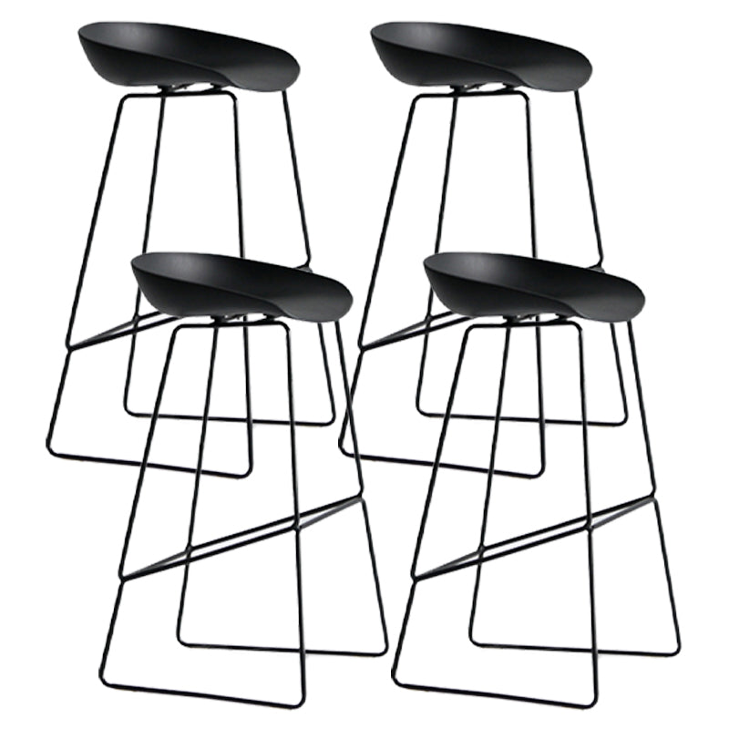 Moderner Barhocker mit Schlittenbeinen, PP-Schalensitz-Barhocker für Thekenbar