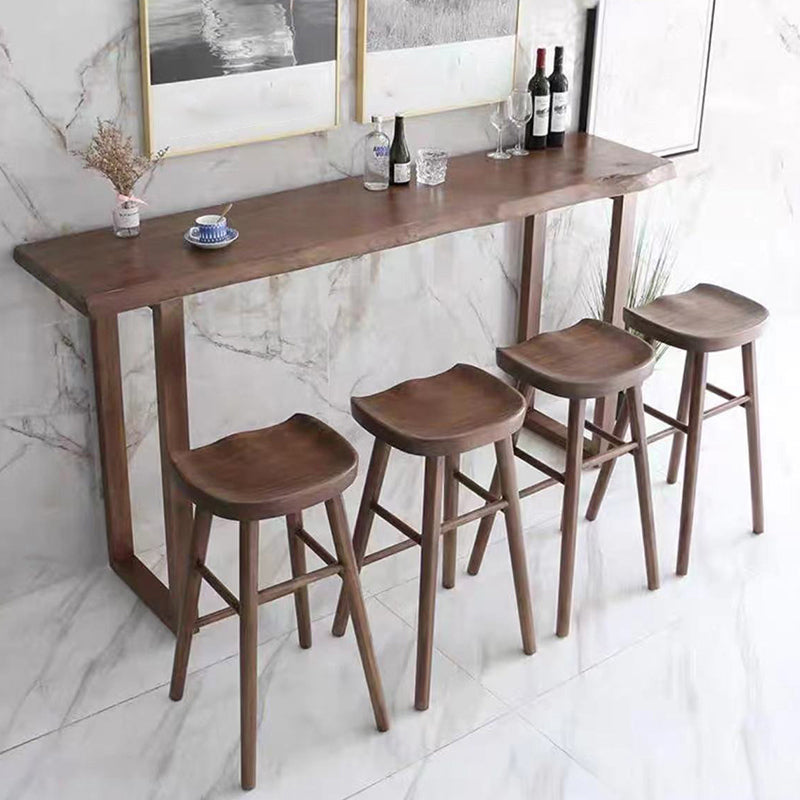 Zeitgenössischer Barhocker aus massivem Holz für den Innenbereich mit Sitz und Fußstütze aus Holz