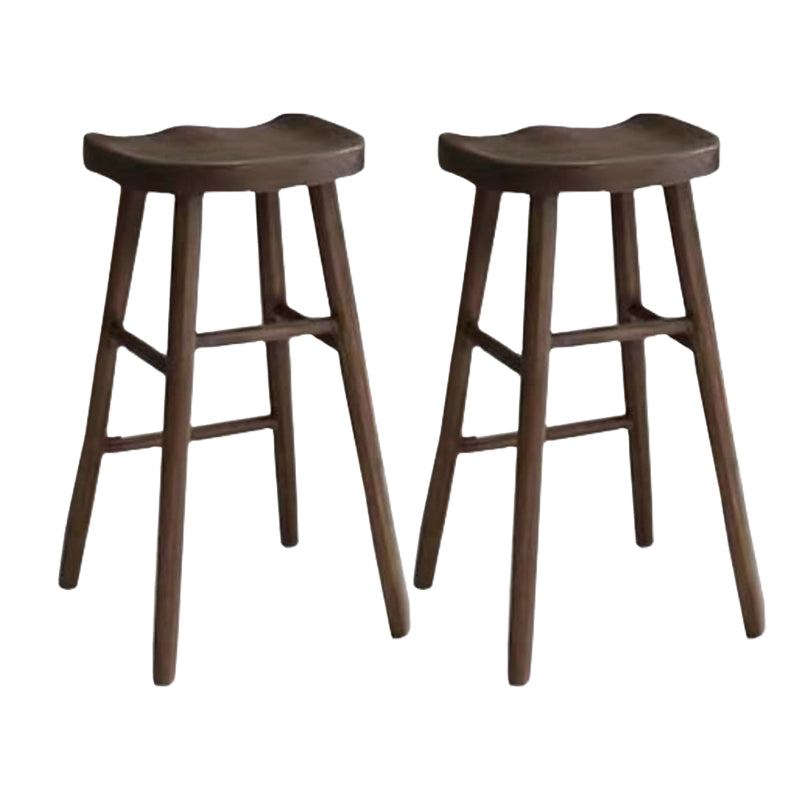 Zeitgenössischer Barhocker aus massivem Holz für den Innenbereich mit Sitz und Fußstütze aus Holz
