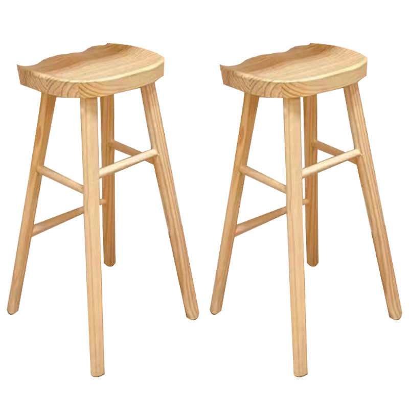 Zeitgenössischer Barhocker aus massivem Holz für den Innenbereich mit Sitz und Fußstütze aus Holz