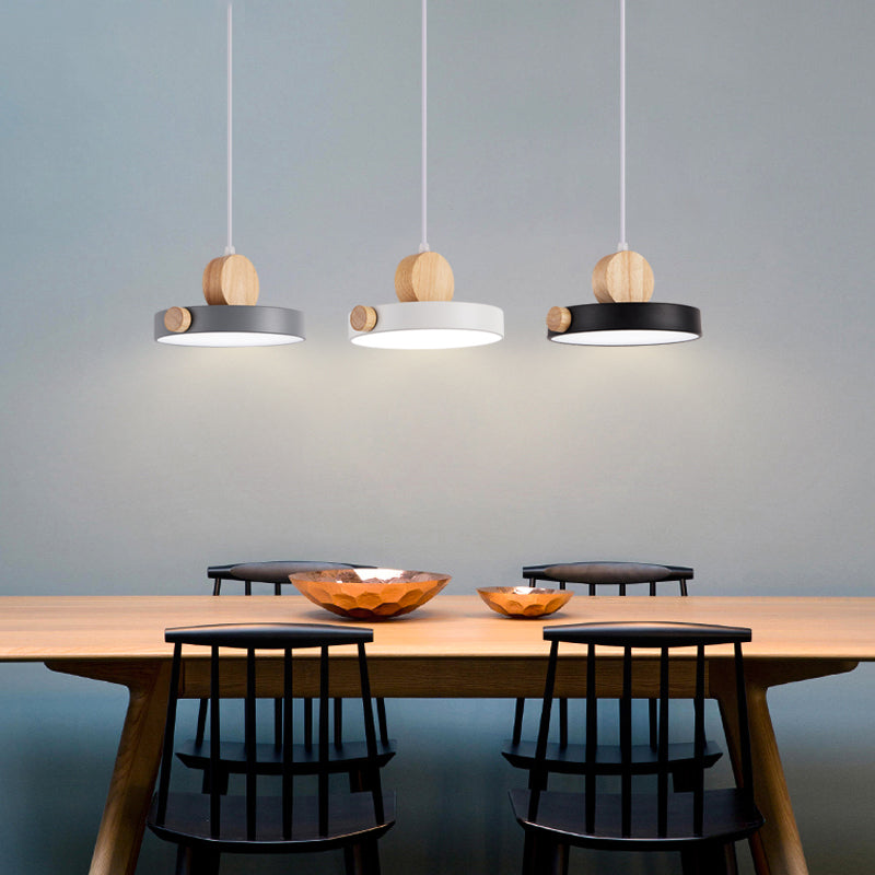 Forme de gâteau ronde Éclairage suspendu moderne Macaron Style Metal 1 Pendant léger