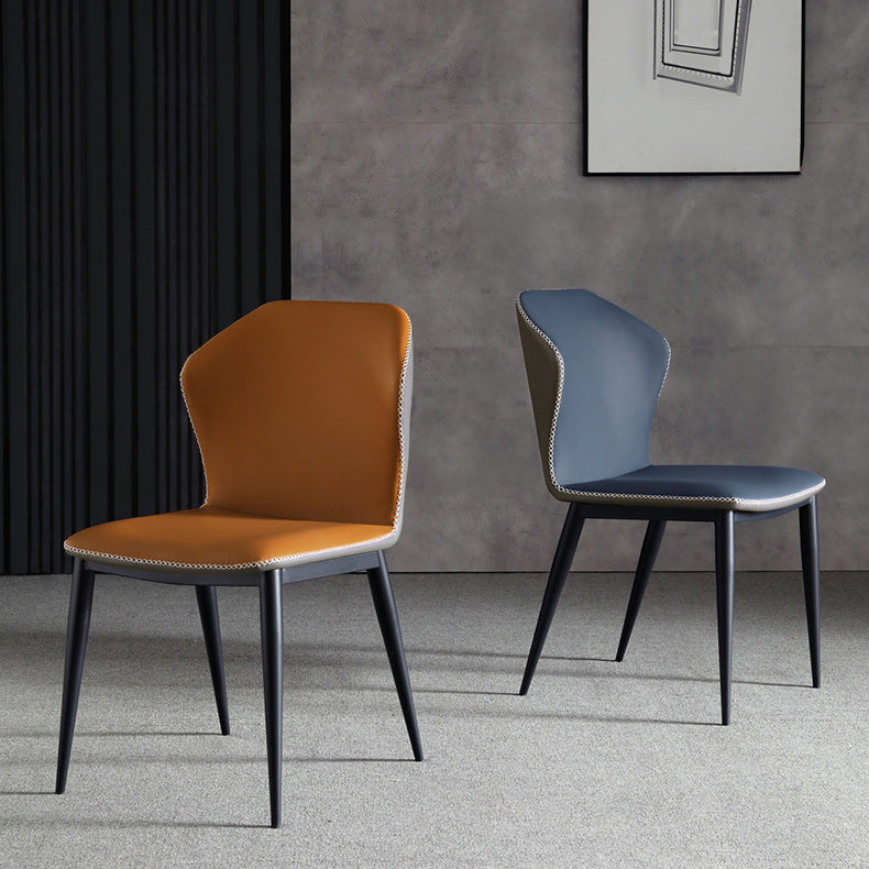 Chaise contemporaine sans accoudoirs, finition mate, chaise d'appoint incurvée en cuir à oreilles pour salle à manger