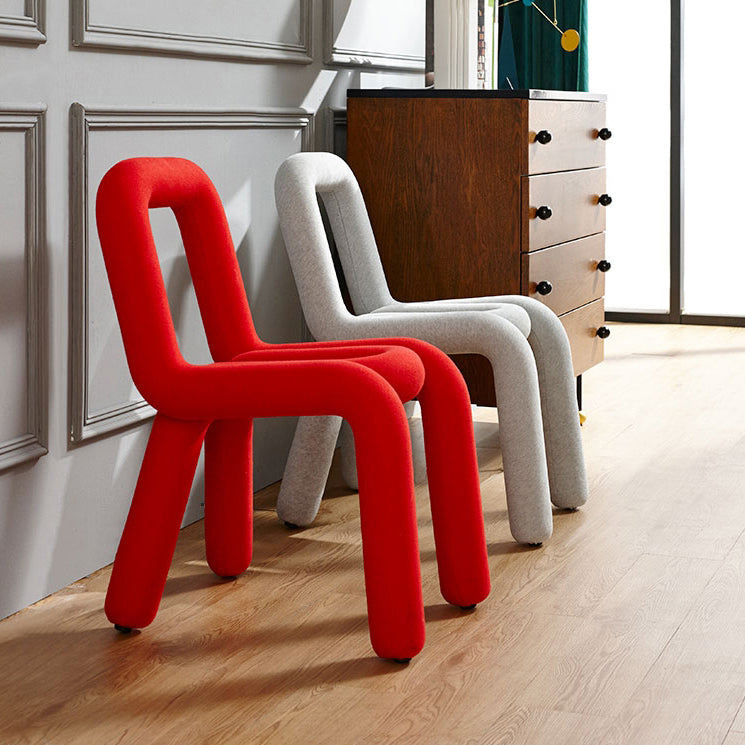 Silla lateral de terciopelo estilo diseñador para el hogar, silla de comedor abierta con acabado mate