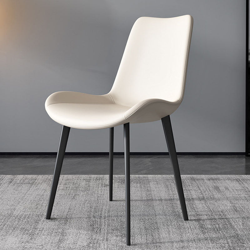 Silla auxiliar de comedor moderna, silla sin brazos Parsons curvada de cuero con acabado mate