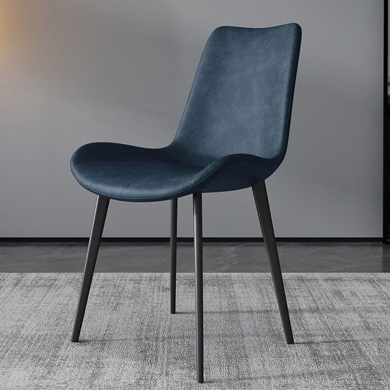 Silla auxiliar de comedor moderna, silla sin brazos Parsons curvada de cuero con acabado mate