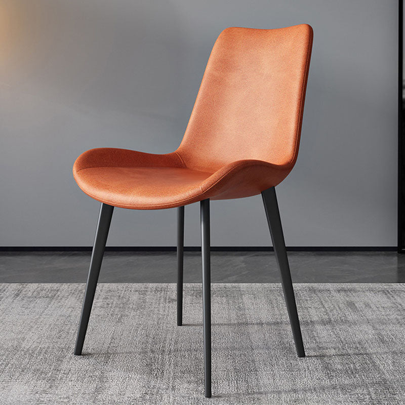 Silla auxiliar de comedor moderna, silla sin brazos Parsons curvada de cuero con acabado mate