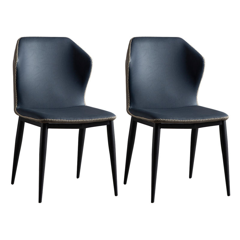 Silla lateral moderna con acabado mate, silla sin brazos con respaldo curvado de cuero para comedor