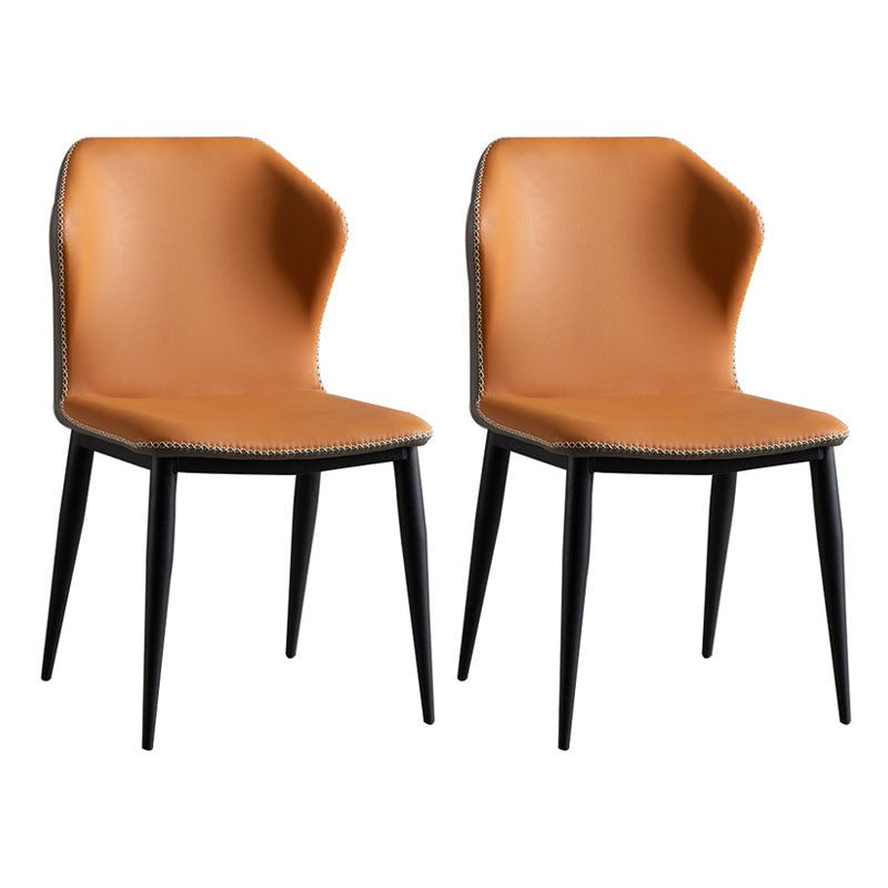 Silla lateral moderna con acabado mate, silla sin brazos con respaldo curvado de cuero para comedor