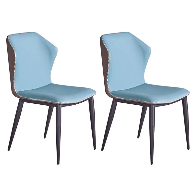 Silla lateral moderna con acabado mate, silla sin brazos con respaldo curvado de cuero para comedor