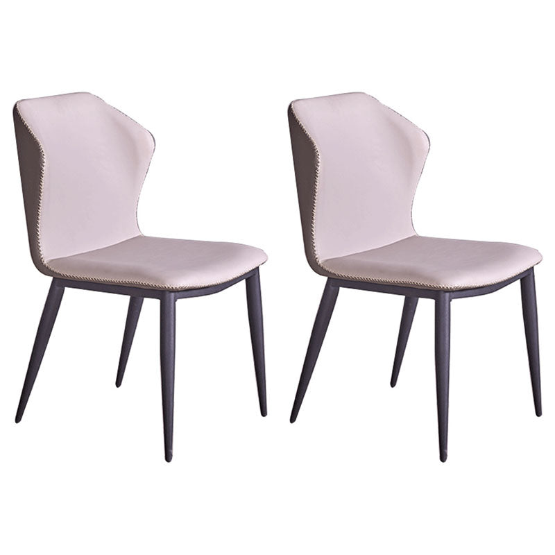 Silla lateral moderna con acabado mate, silla sin brazos con respaldo curvado de cuero para comedor
