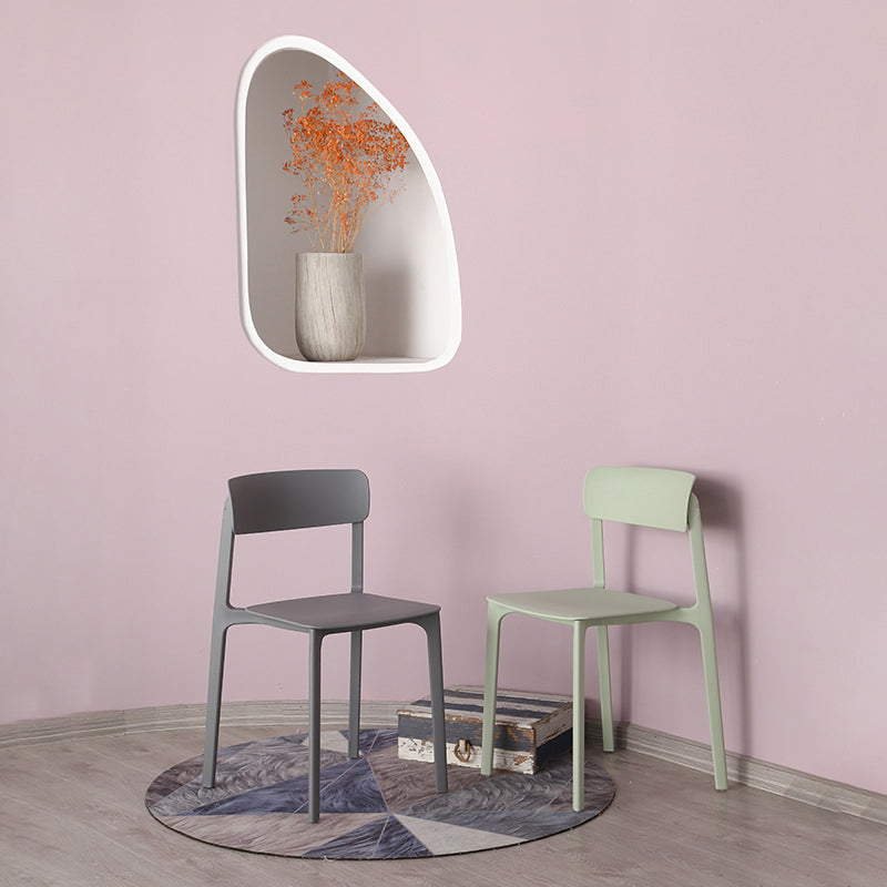 Sillas contemporáneas de comedor y acento Silla lateral con respaldo abierto de plástico con acabado mate