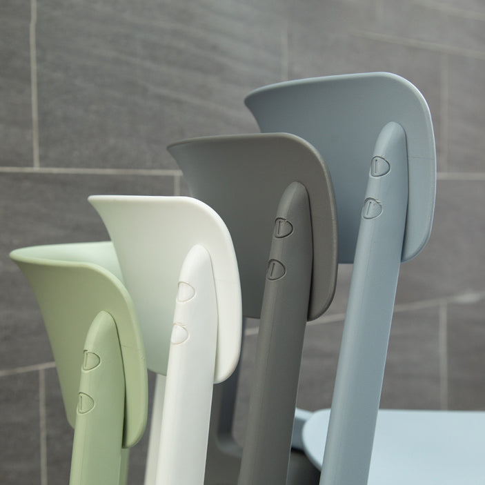 Sillas contemporáneas de comedor y acento Silla lateral con respaldo abierto de plástico con acabado mate
