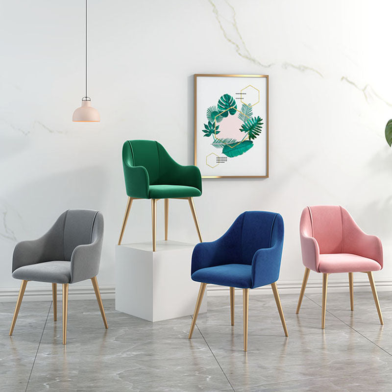 Sillas de comedor de terciopelo Glam, silla lateral de comedor de metal con brazo para uso en restaurantes