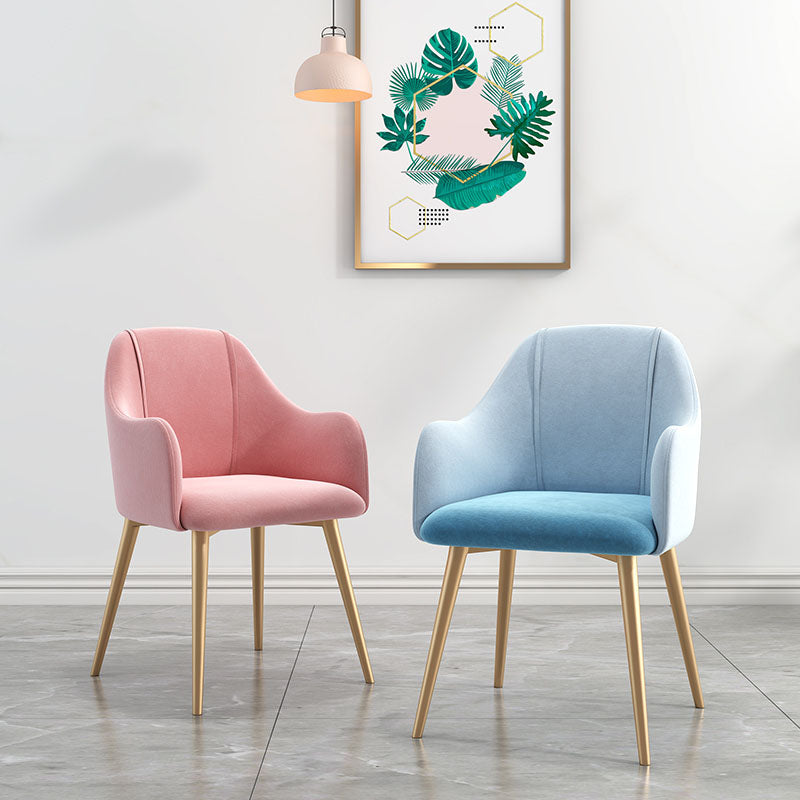 Sillas de comedor de terciopelo Glam, silla lateral de comedor de metal con brazo para uso en restaurantes