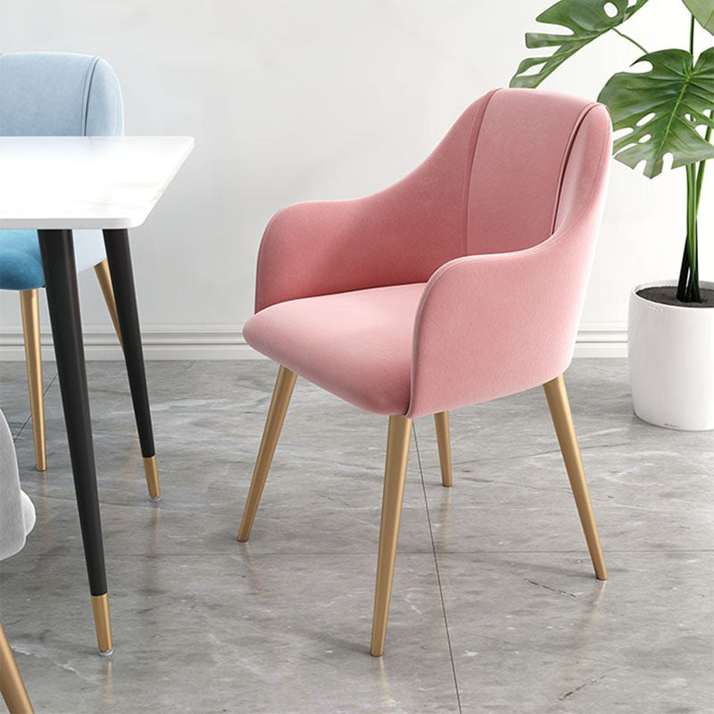 Sillas de comedor de terciopelo Glam, silla lateral de comedor de metal con brazo para uso en restaurantes