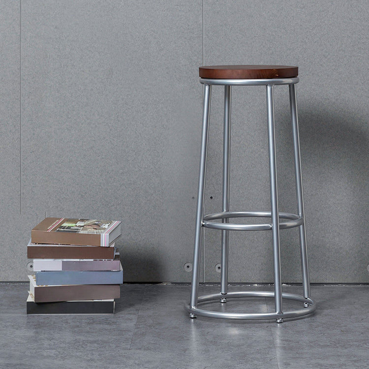 Modern Style Iron Bar Stool with Metal Footrest Simple Bar Stool for Bar