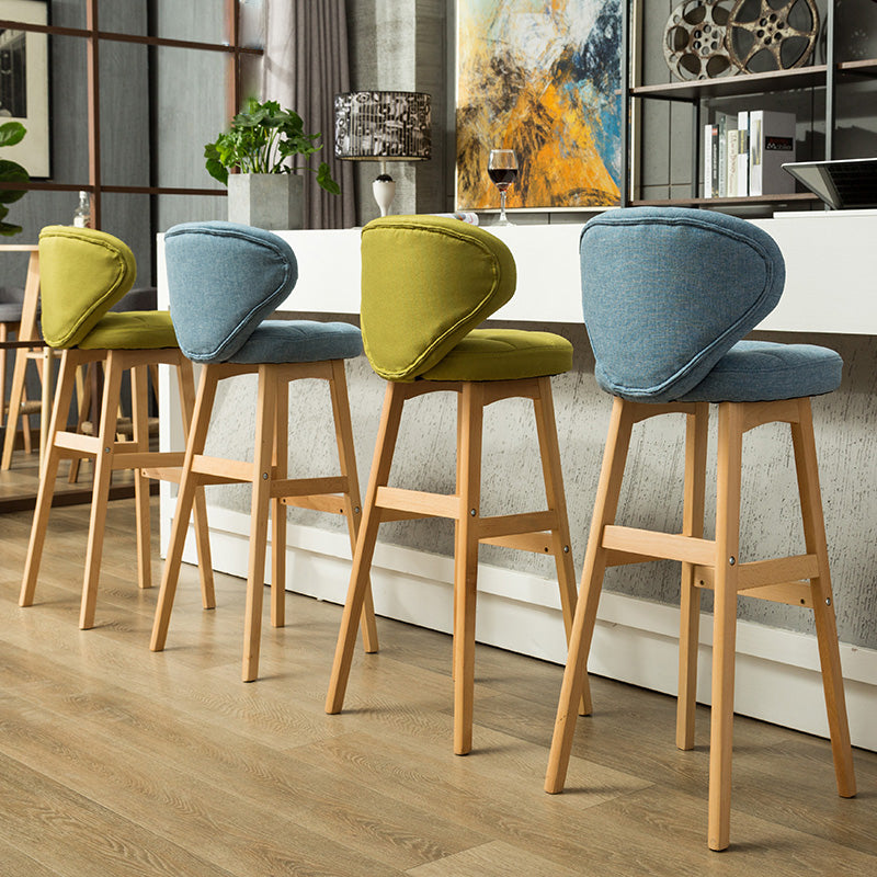 Taburete de bar de estilo escandinavo con respaldo bajo y patas de madera para restaurante y bar