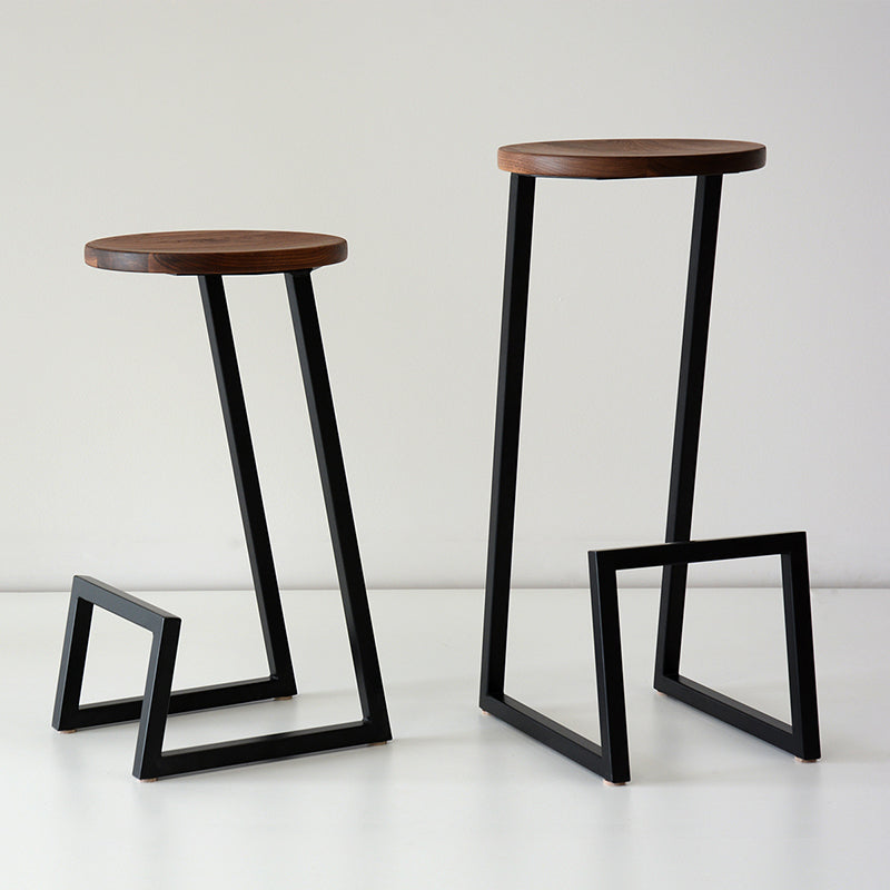 Modern Style Iron Bar Stool with Footrest Bristol Creative Bar Stool (set of 2)