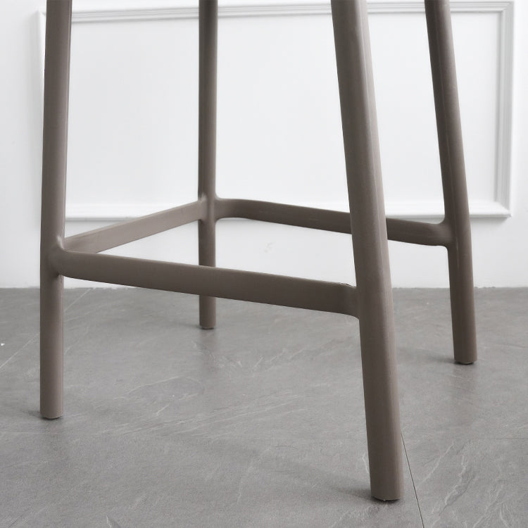 Taburetes de bar contemporáneos de plástico y metal, taburete de bar Bristol con respaldo bajo y reposapiés