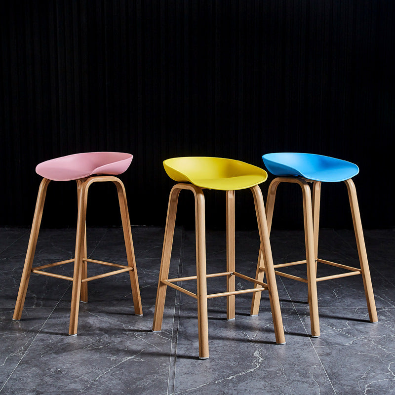 Barhocker im skandinavischen Stil, Metallbeine, Thekenhocker mit Kunststoffsitz (4er-Set)