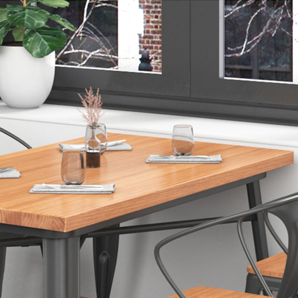 Mesa de comedor de madera sólida Mesa de comedor industrial de 4 patas con base de metal