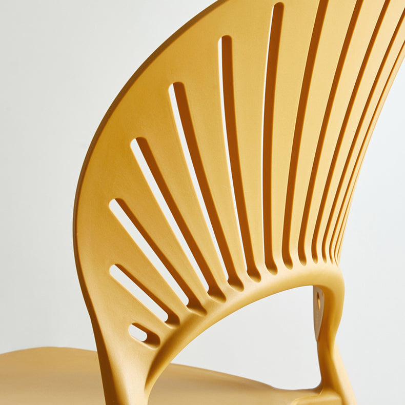 Silla plástica escandinava del respaldo abierto de la silla lateral del comedor de la cocina