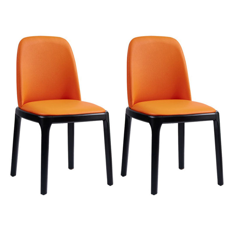 Silla de comedor contemporánea sin brazos Silla Parsons curvada de cuero con acabado mate