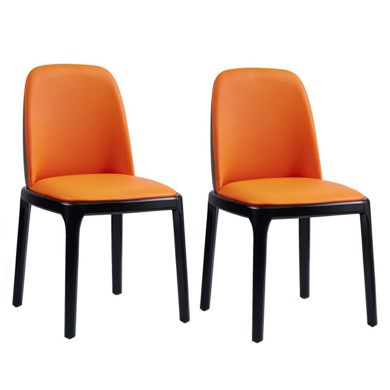 Silla de comedor contemporánea sin brazos Silla Parsons curvada de cuero con acabado mate