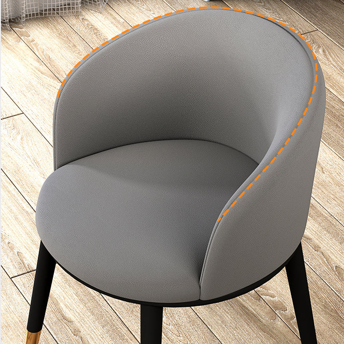 Silla de comedor tapizada moderna con respaldo sólido y acabado mate