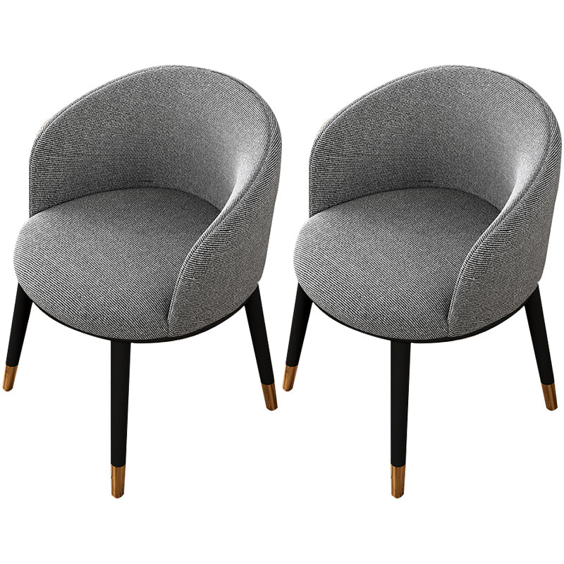 Silla de comedor tapizada moderna con respaldo sólido y acabado mate