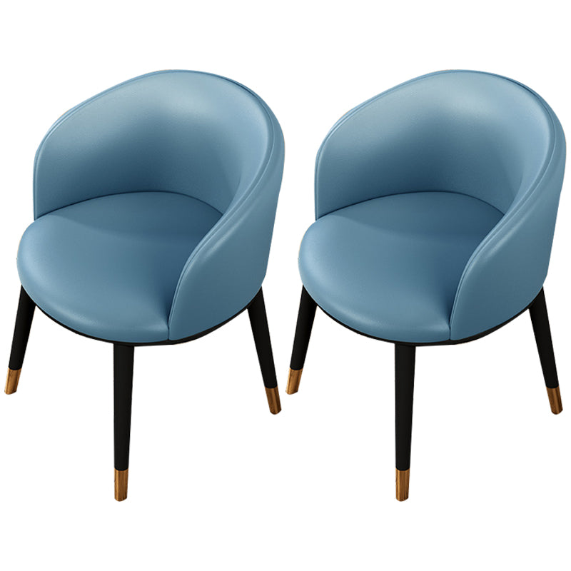 Silla de comedor tapizada moderna con respaldo sólido y acabado mate