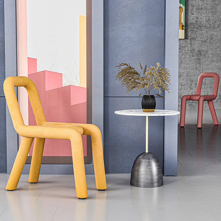 Silla lateral de terciopelo de hotel de estilo diseñador, acabado mate, parte trasera abierta, silla de comedor