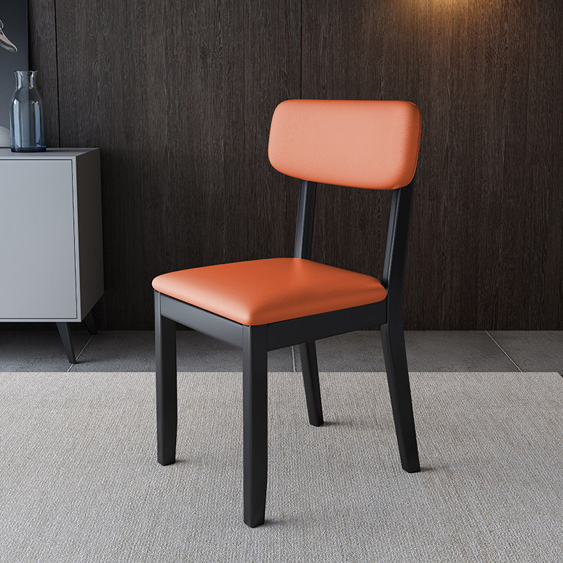 Silla auxiliar de comedor moderna, silla con respaldo abierto curvado de madera maciza y cuero con acabado mate