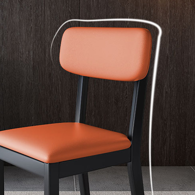 Silla auxiliar de comedor moderna, silla con respaldo abierto curvado de madera maciza y cuero con acabado mate