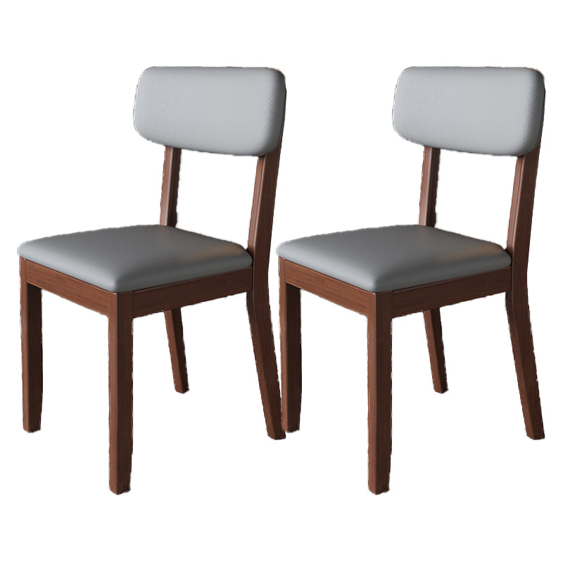 Silla auxiliar de comedor moderna, silla con respaldo abierto curvado de madera maciza y cuero con acabado mate