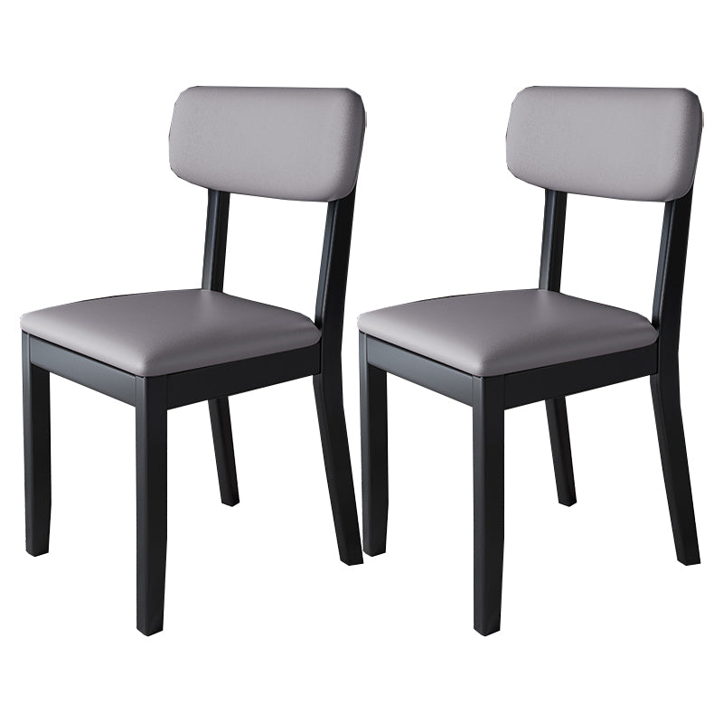 Silla auxiliar de comedor moderna, silla con respaldo abierto curvado de madera maciza y cuero con acabado mate