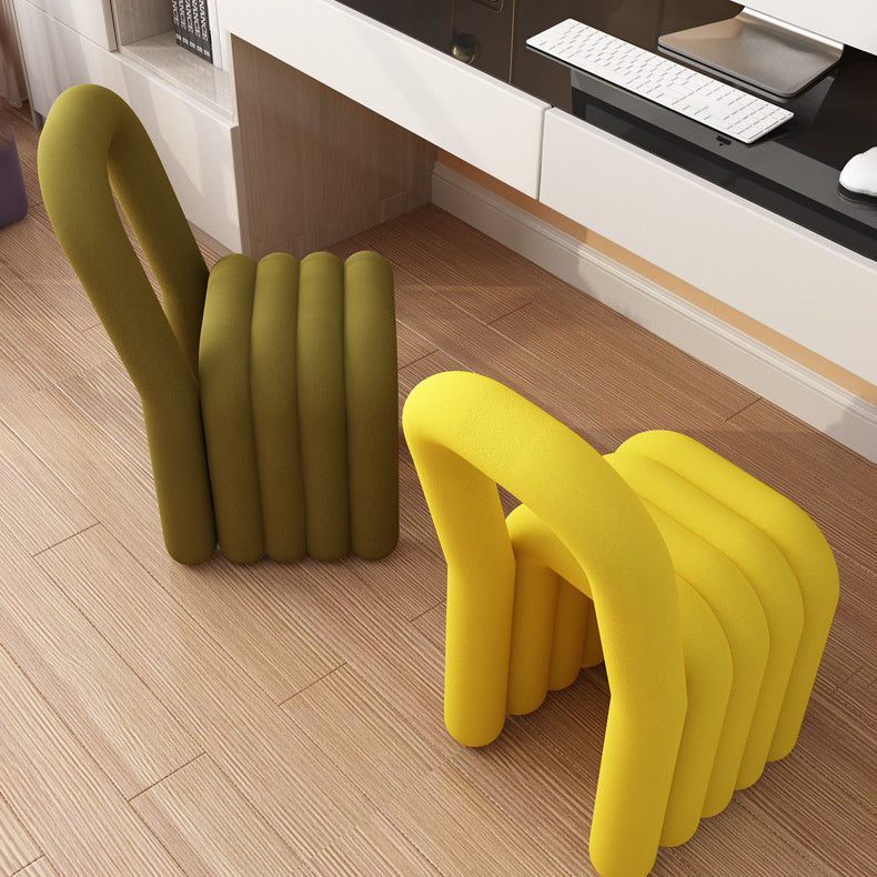 Silla auxiliar de comedor de terciopelo moderno, silla de comedor con respaldo abierto y acabado mate para cocina