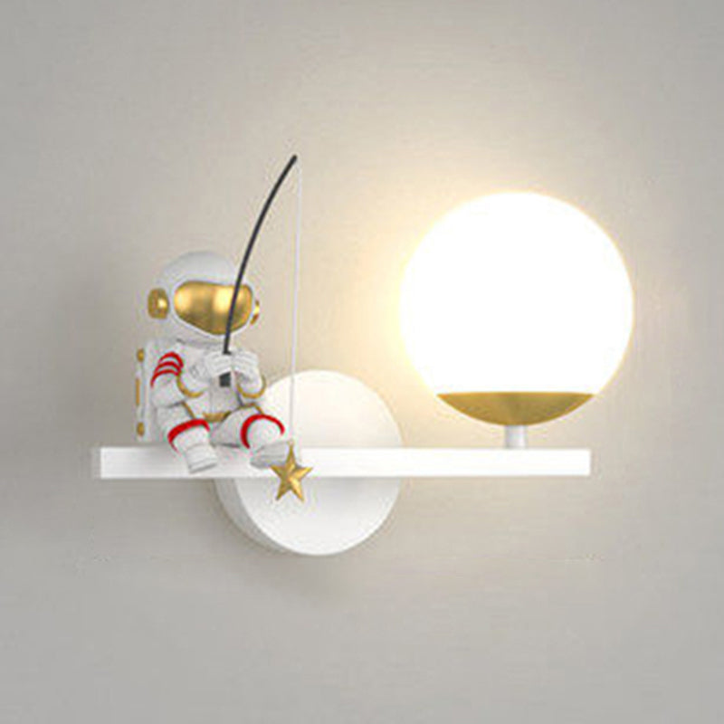 Modern Style Wall Light Creative Astronaut LED Wall Sconce Light for Bedroom